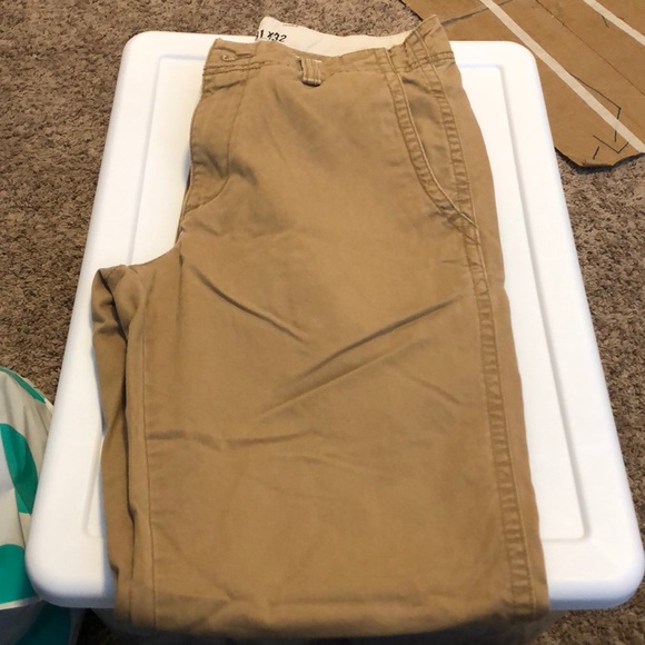 Old Navy Men’s Khakis - Picture 1 of 3